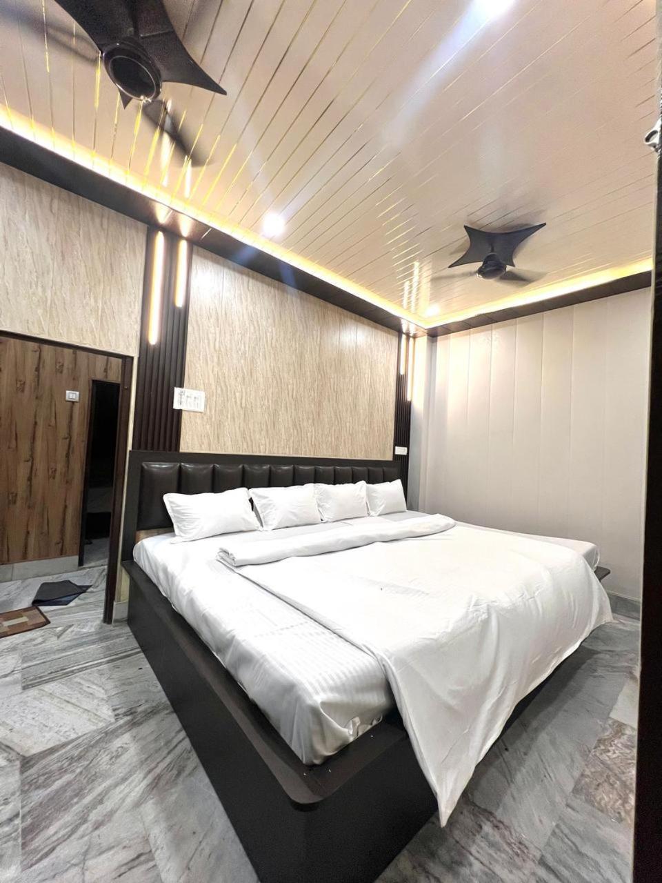 Durga P Guest House Near Harishchandra Ghat Varanasi Exterior photo