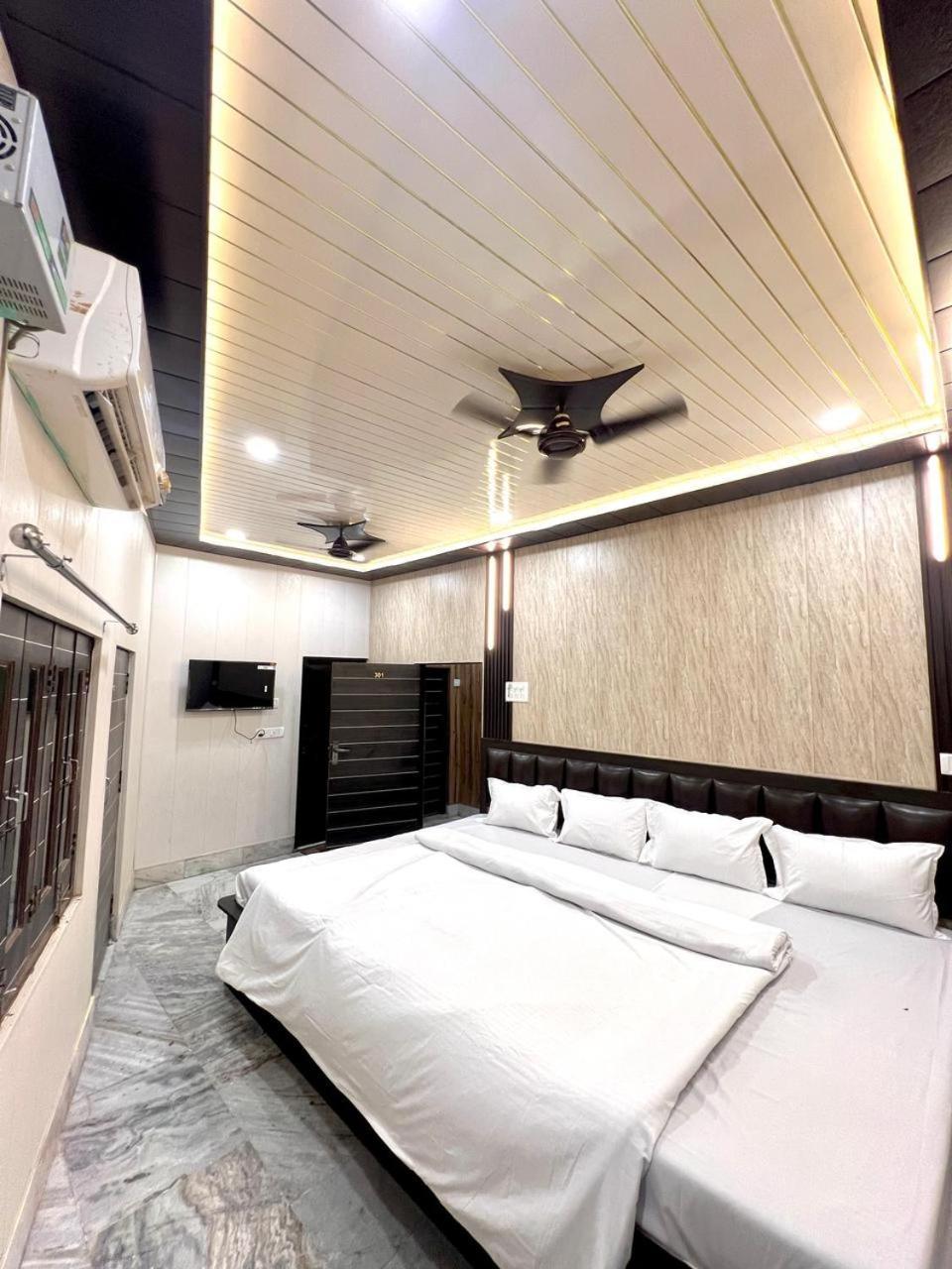 Durga P Guest House Near Harishchandra Ghat Varanasi Exterior photo