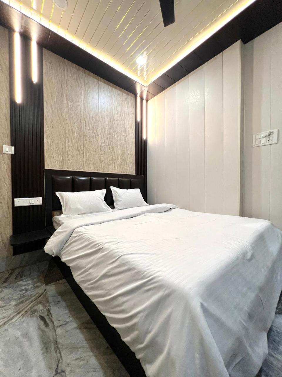 Durga P Guest House Near Harishchandra Ghat Varanasi Exterior photo