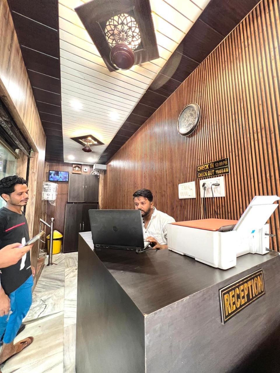 Durga P Guest House Near Harishchandra Ghat Varanasi Exterior photo
